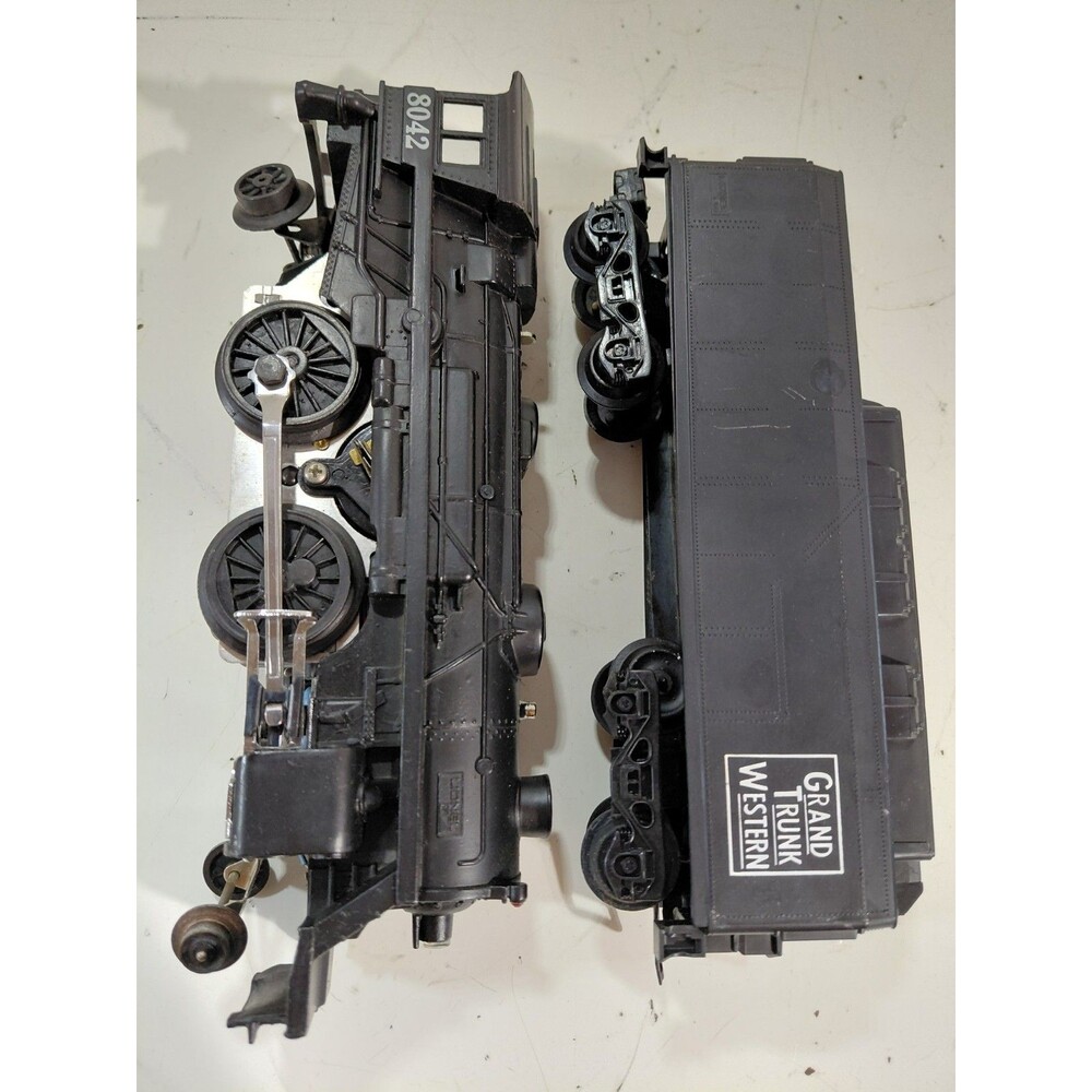 Lionel 8042 O Gauge Model Railroad 2-4-2 Steam Engine w/ Grand Trunk Tender